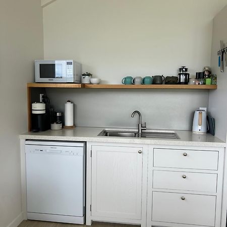 Appartamento Purangi Waterfront Retreat Cooks Beach Esterno foto