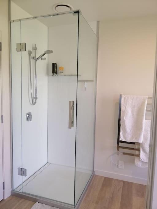 Appartamento Purangi Waterfront Retreat Cooks Beach Esterno foto