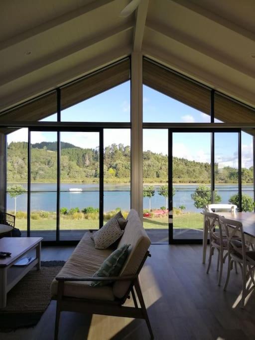 Appartamento Purangi Waterfront Retreat Cooks Beach Esterno foto